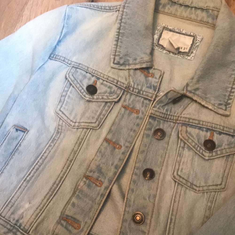 Light Washed Crop Jean Jacket - Picture 3 of 3